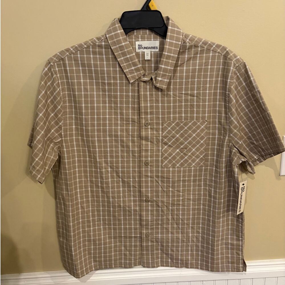 No Boundaries Men’s Boxy Button Down Shirt With Short Sleeve Beige Sz XS NWT